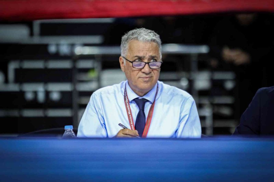 Ortopedi Profesörü, Karşı Çıktığı Spor Dalına Hakem Oldu