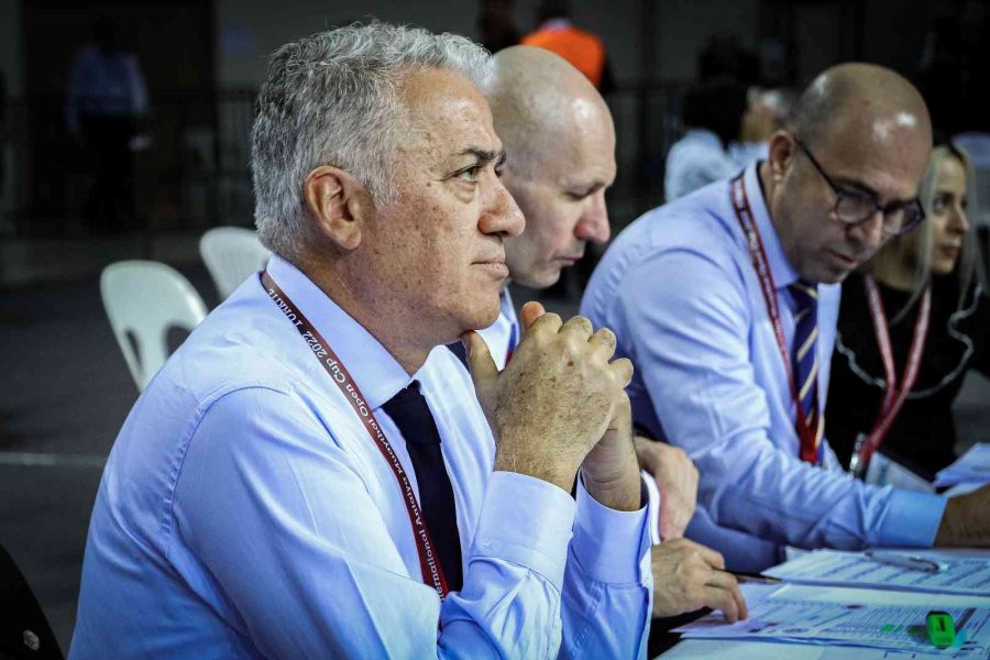 Ortopedi Profesörü, Karşı Çıktığı Spor Dalına Hakem Oldu