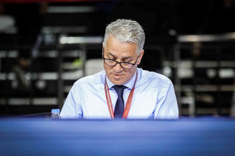 Ortopedi Profesörü, Karşı Çıktığı Spor Dalına Hakem Oldu