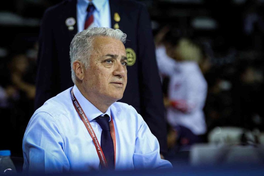 Ortopedi Profesörü, Karşı Çıktığı Spor Dalına Hakem Oldu