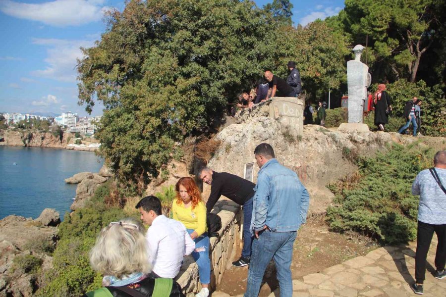 Falezlerde 22 Yaşında Bir Gencin Cesedi Bulundu