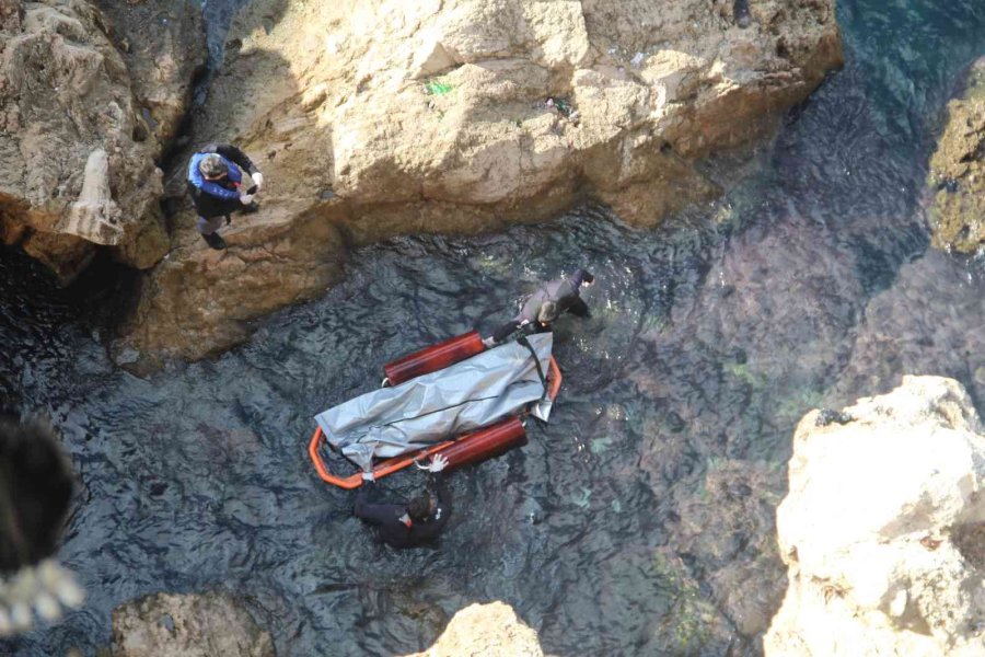 Falezlerde 22 Yaşında Bir Gencin Cesedi Bulundu