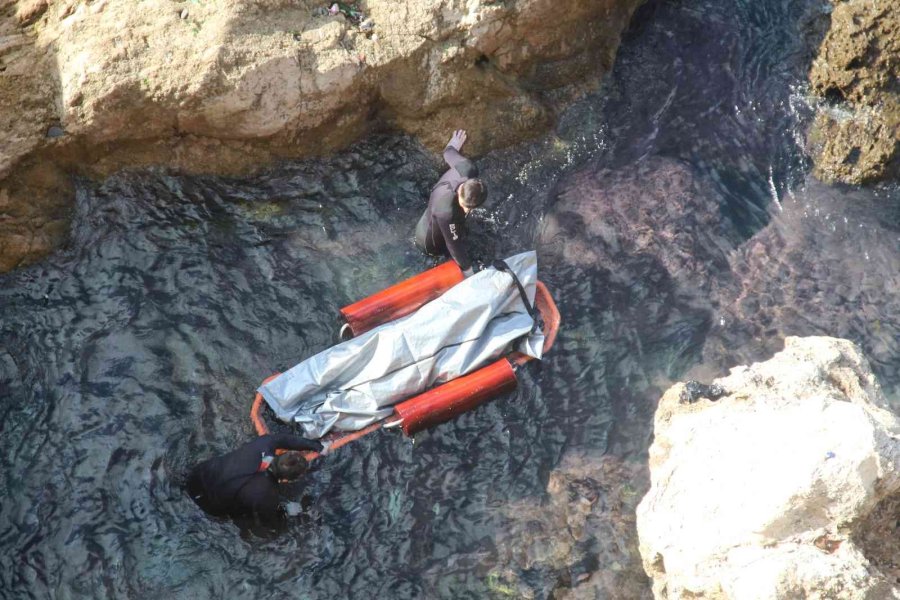 Falezlerde 22 Yaşında Bir Gencin Cesedi Bulundu