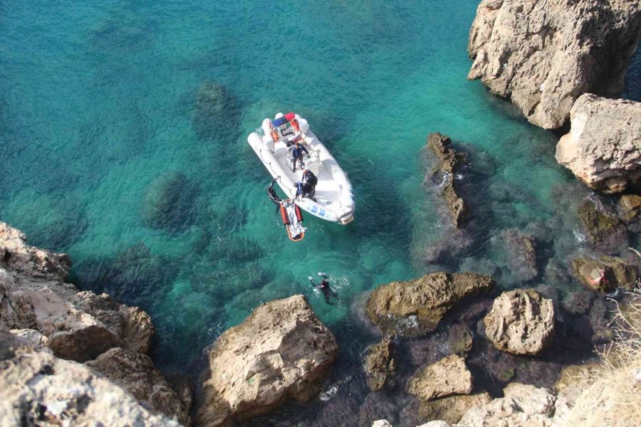 Falezlerde 22 Yaşında Bir Gencin Cesedi Bulundu