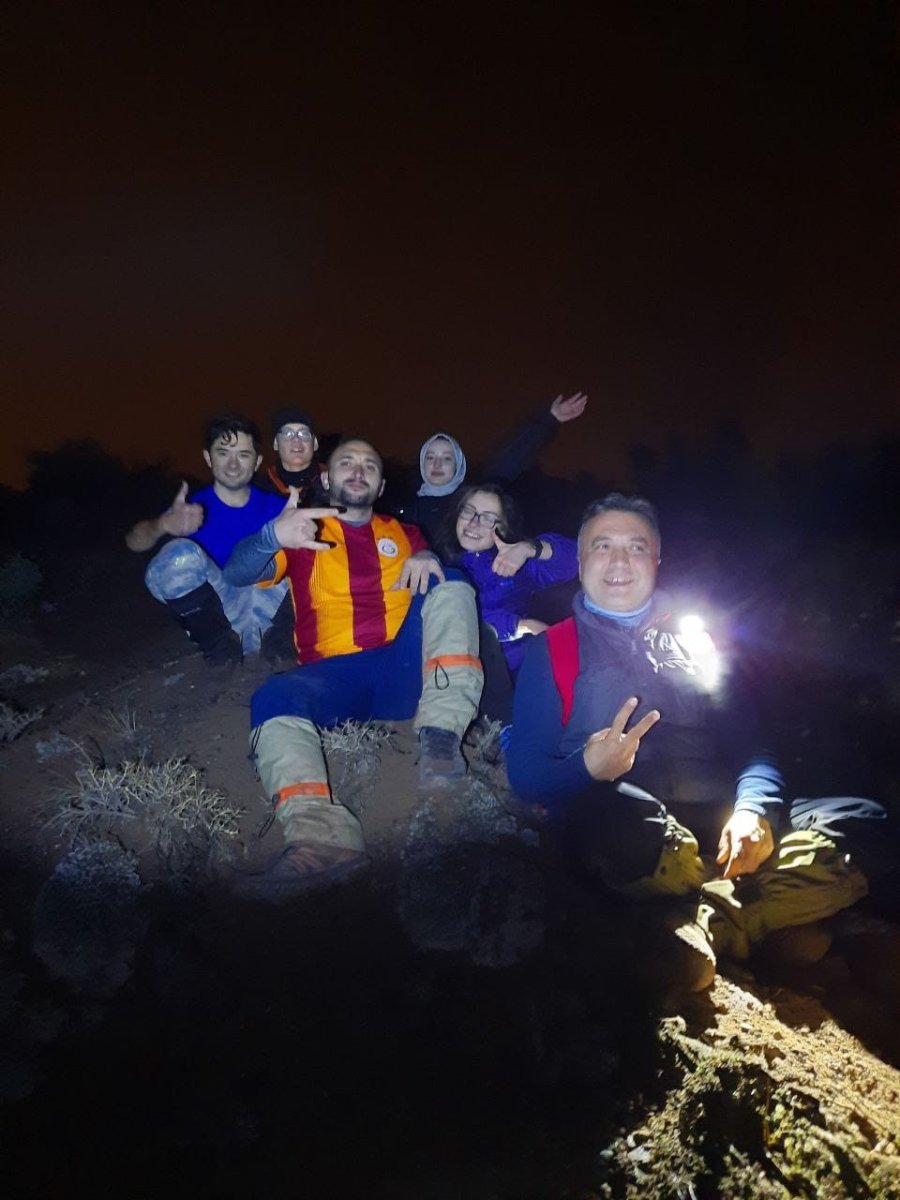 Doğa Tutkunları Yağmurlu Havada 8 Kilometre Yürüdü