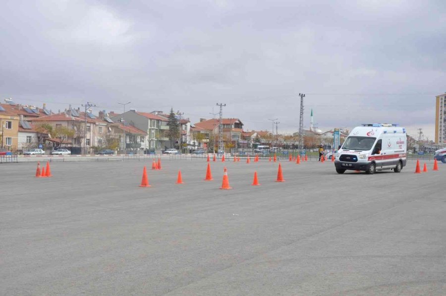 Karaman’da Kadın Sağlıkçılara Ambulans Sürüş Eğitimi Verildi
