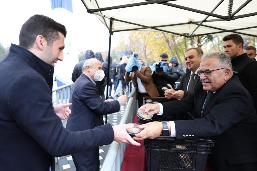 Başkan Büyükkılıç’tan Erü’de Aşure İkramı