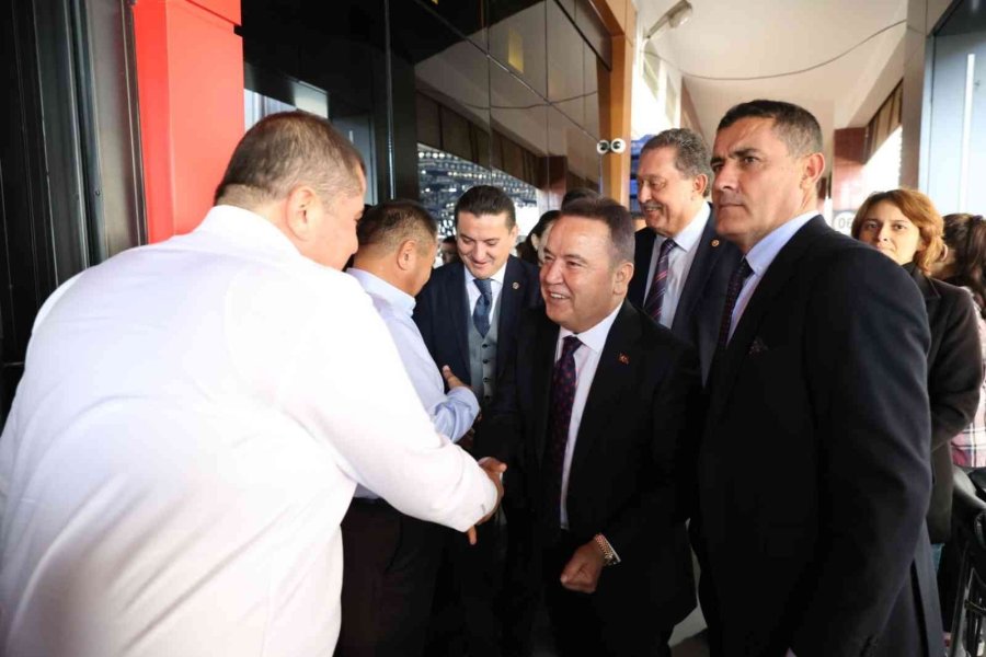 Kumluca’da Toptancı Halleri Sezonu Açtı