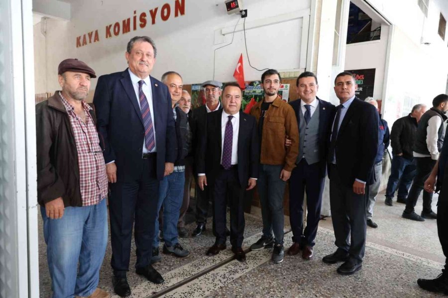 Kumluca’da Toptancı Halleri Sezonu Açtı