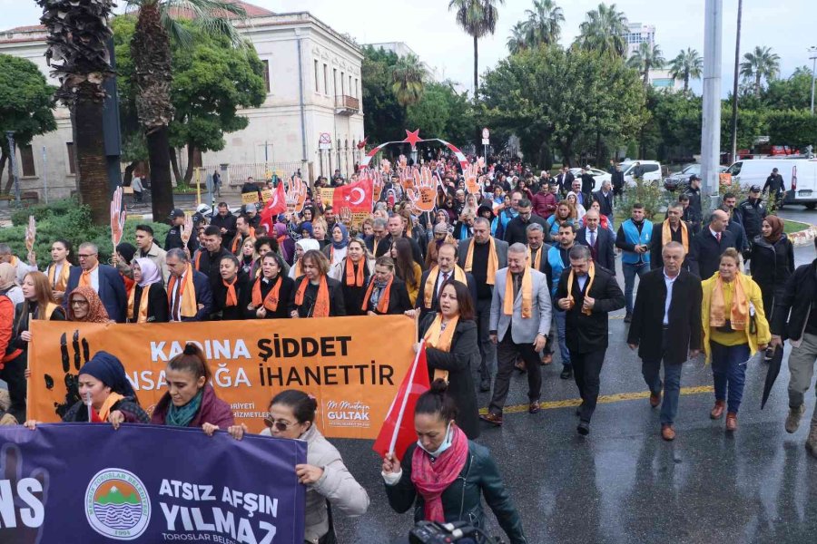 Kadına Yönelik Şiddete Karşı Yürüdüler