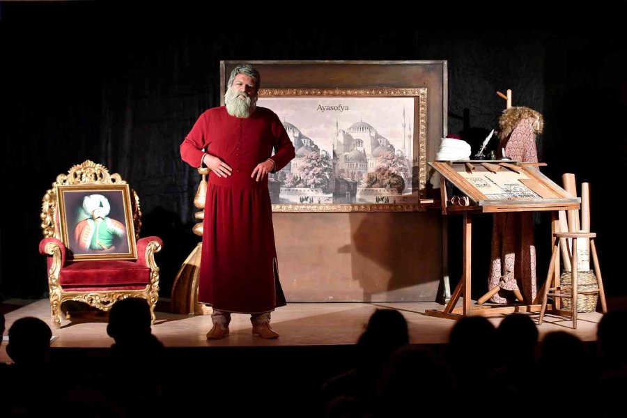 Mersin’de ’ben Mimar Sinan’ Oyunu Sahnelendi