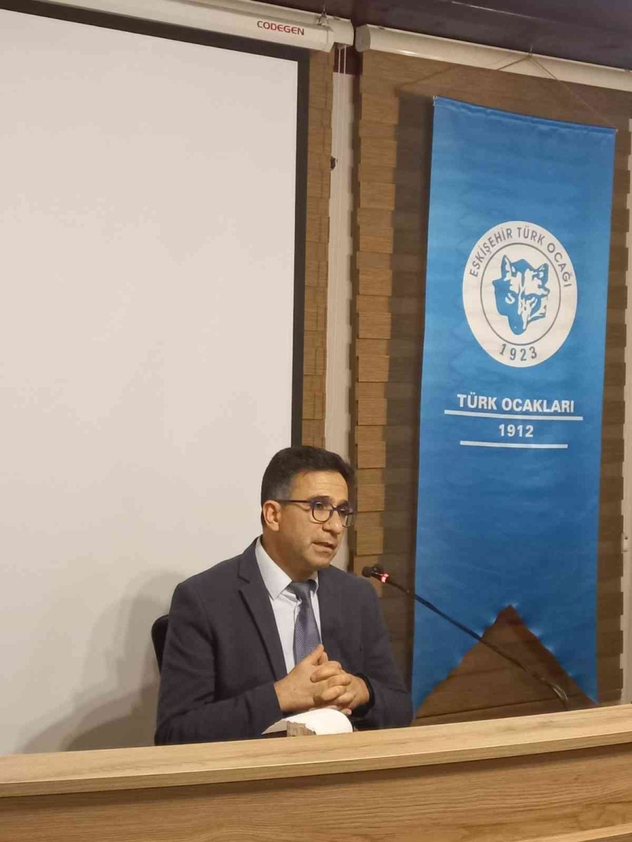 Öğretmen Yetiştirme Sisteminin Yeniden Gözden Geçirilmesinin Kaçınılmaz Hale Geldi