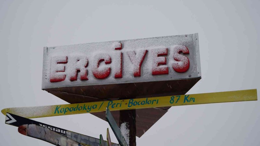 Erciyes’e Lapa Lapa Kar Yağdı