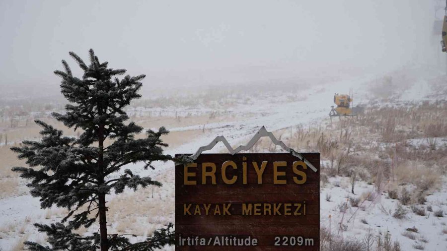 Erciyes’e Lapa Lapa Kar Yağdı