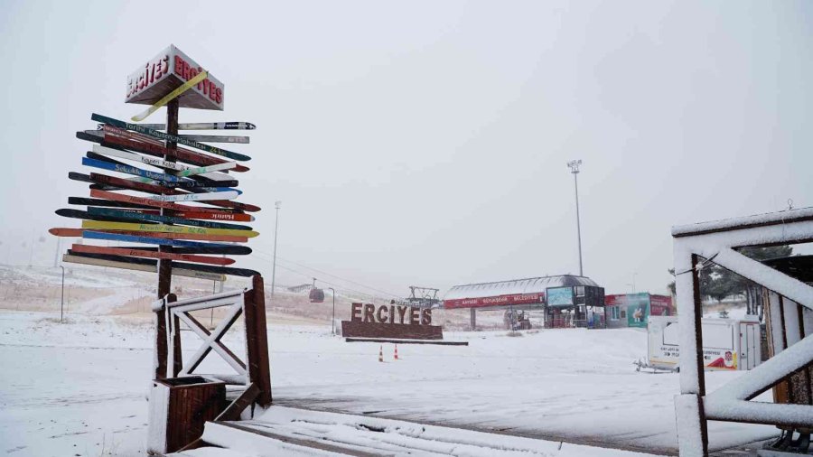 Erciyes’e Lapa Lapa Kar Yağdı