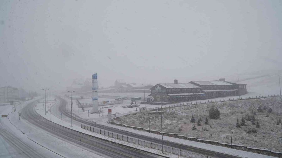 Erciyes’e Lapa Lapa Kar Yağdı