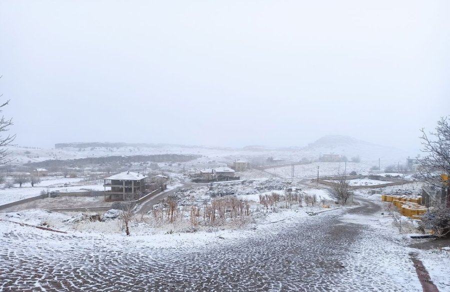 Aksaray’a Mevsimin İlk Karı Yağdı