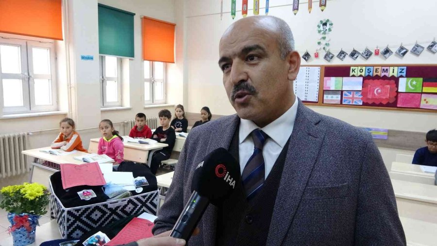 Öğrencilerin Ve Velilerin Ördüğü Atkı, Bere Ve Şapkalar Tunceli’deki Askerlere Gönderildi