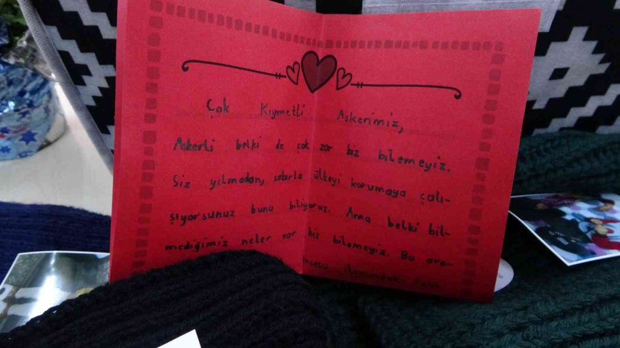 Öğrencilerin Ve Velilerin Ördüğü Atkı, Bere Ve Şapkalar Tunceli’deki Askerlere Gönderildi