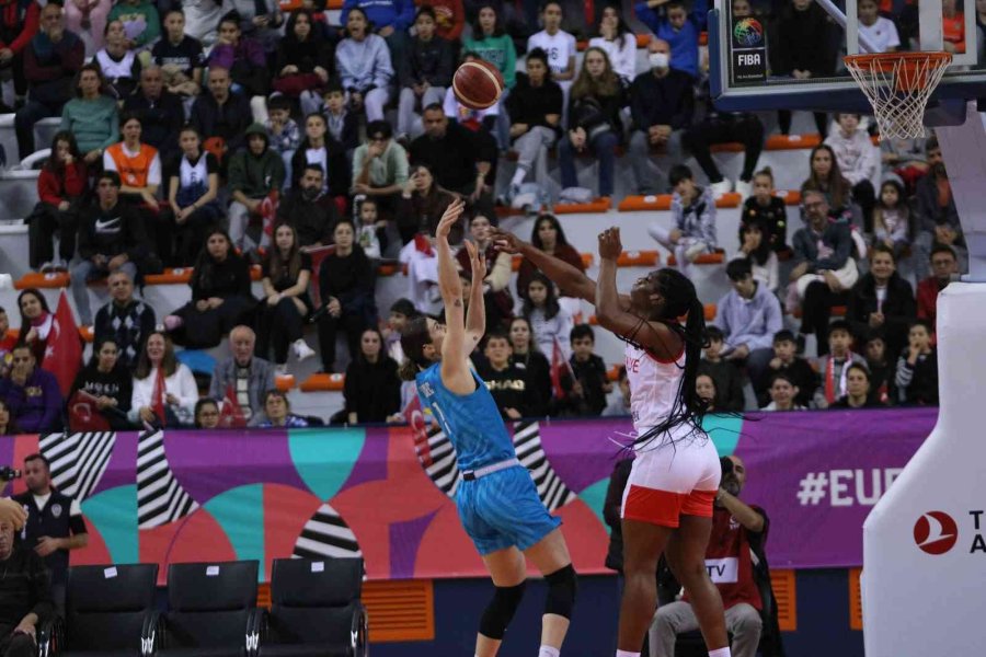 Türkiye, Slovenya Engelini Aştı