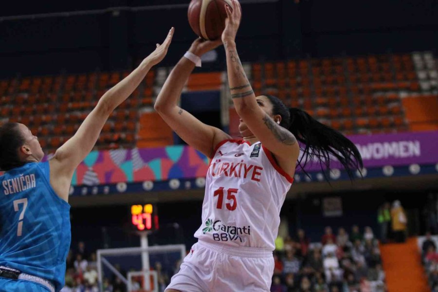 Türkiye, Slovenya Engelini Aştı