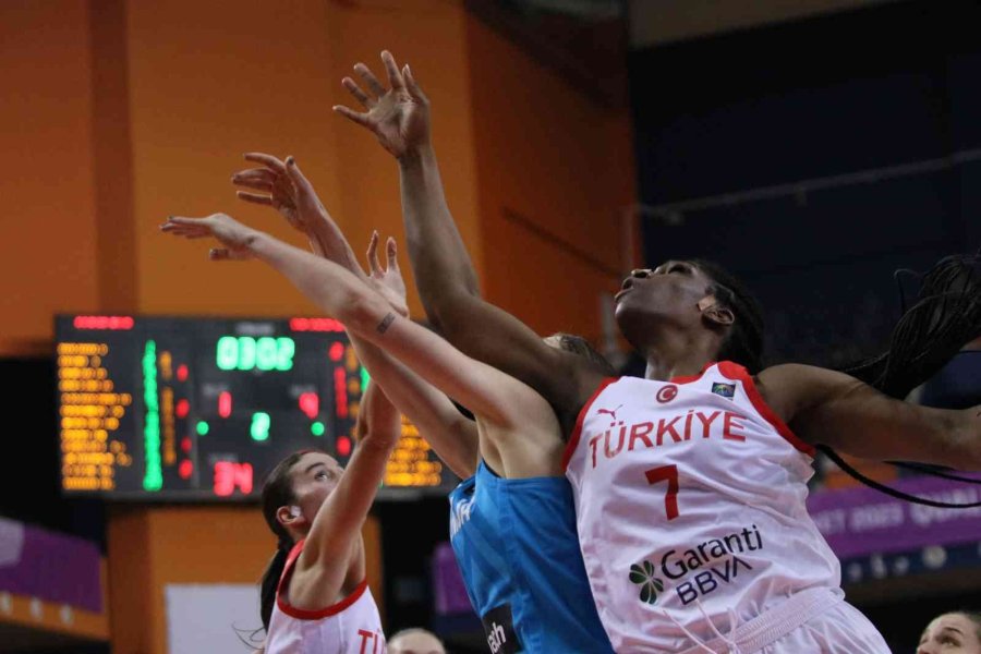 Türkiye, Slovenya Engelini Aştı