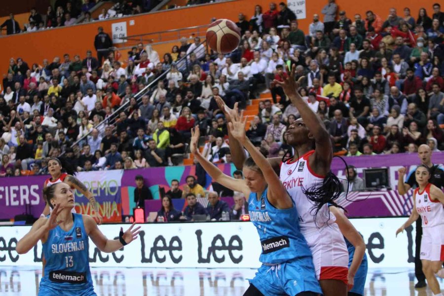 Türkiye, Slovenya Engelini Aştı