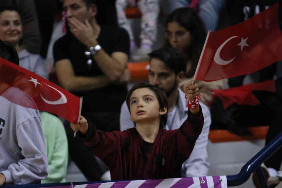 Türkiye, Slovenya Engelini Aştı