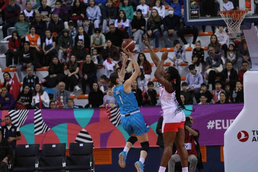 Türkiye, Slovenya Engelini Aştı