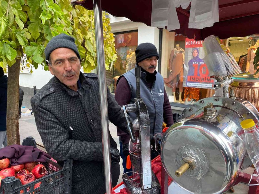 Çeyrek Asırdır Portakal Ve Nardan Geçimini Sağlıyor