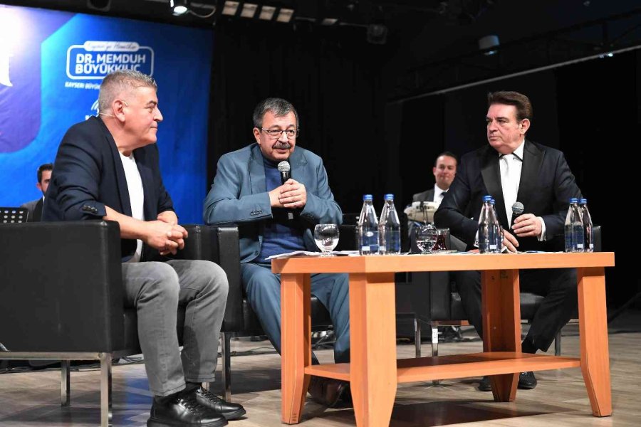 Başkan Büyükkılıç, Konser Ve Şiir Dinletisinde Şarkı Söyledi