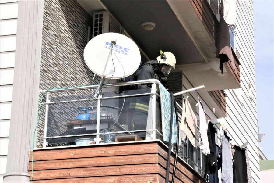Önce Annesini Dışarı Çıkardı, Sonra Tüm Odaları Ateşe Verdi