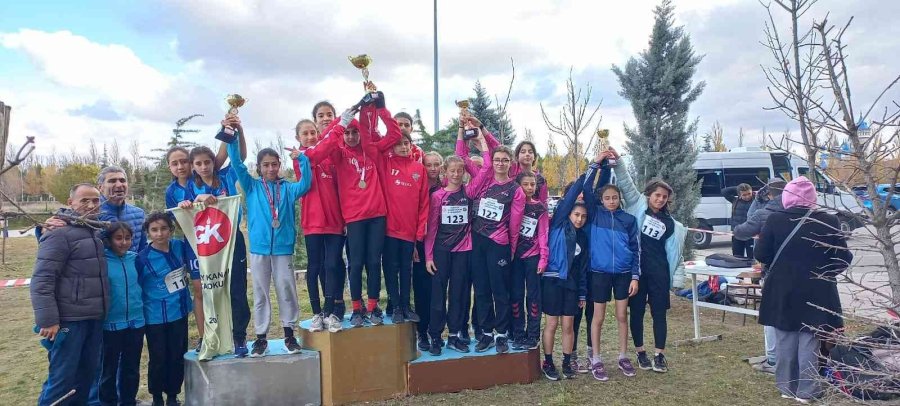 Okul Sporları Kros Müsabakaları Sona Erdi