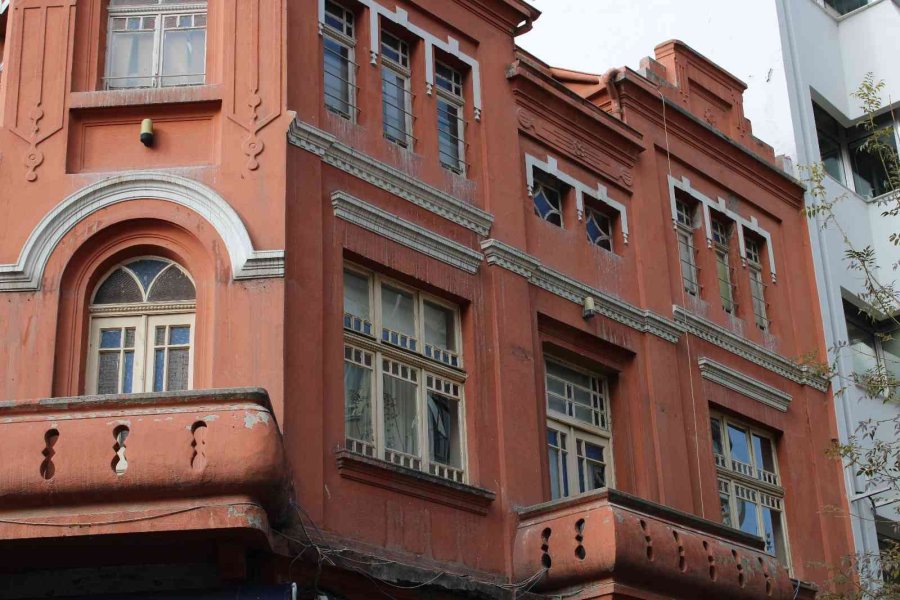 Asırlık Bina Hamamyolu’nun Tarihine Şahitlik Etmeye Devam Ediyor