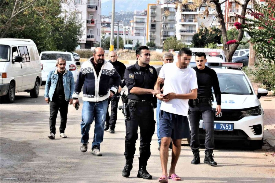 Önce Annesini Dışarı Çıkardı, Sonra Tüm Odaları Ateşe Verdi