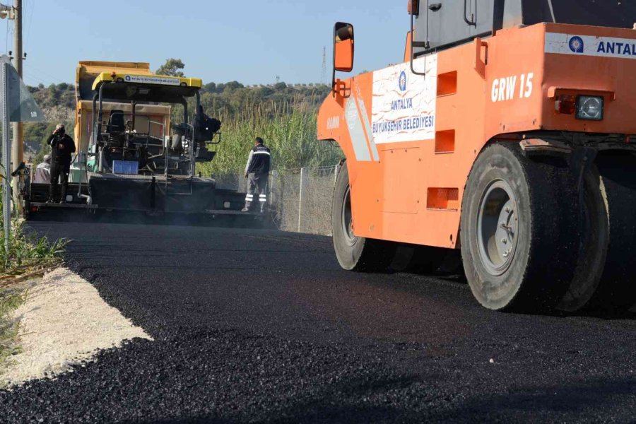 Aksu’da Altyapısı Tamamlanan Yollara Sıcak Asfalt