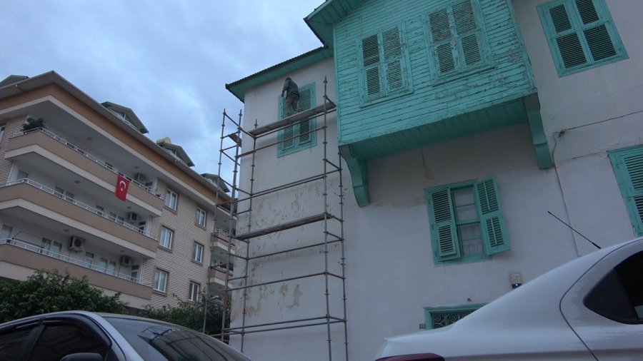 Üç Katlı Eve İskele Kuran İki İşçi Canını Hiçe Saydı