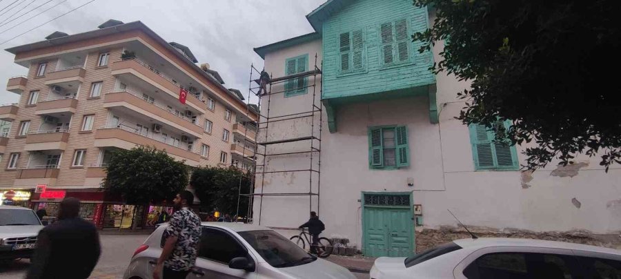 Üç Katlı Eve İskele Kuran İki İşçi Canını Hiçe Saydı