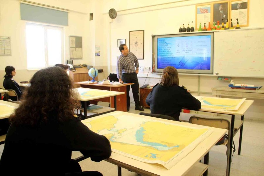 Genç Kızların Yeni Gözdesi Denizcilik