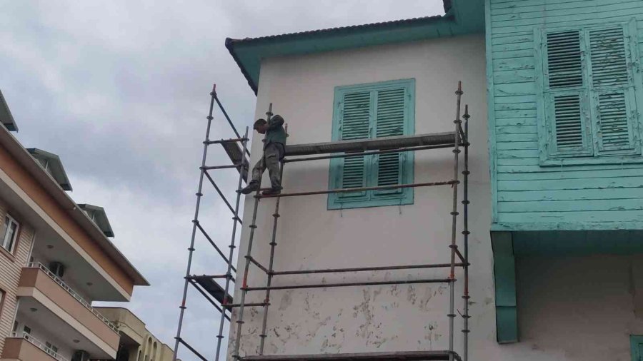 Üç Katlı Eve İskele Kuran İki İşçi Canını Hiçe Saydı