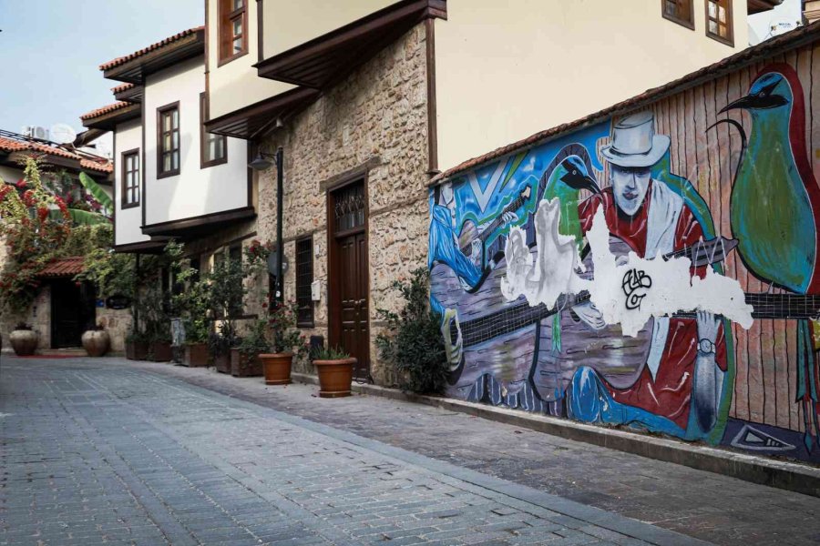 Antalya Kaleiçi’nde “tarihi” Kirlilik