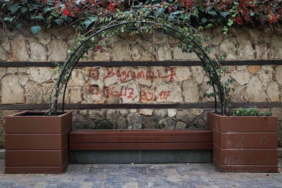 Antalya Kaleiçi’nde “tarihi” Kirlilik