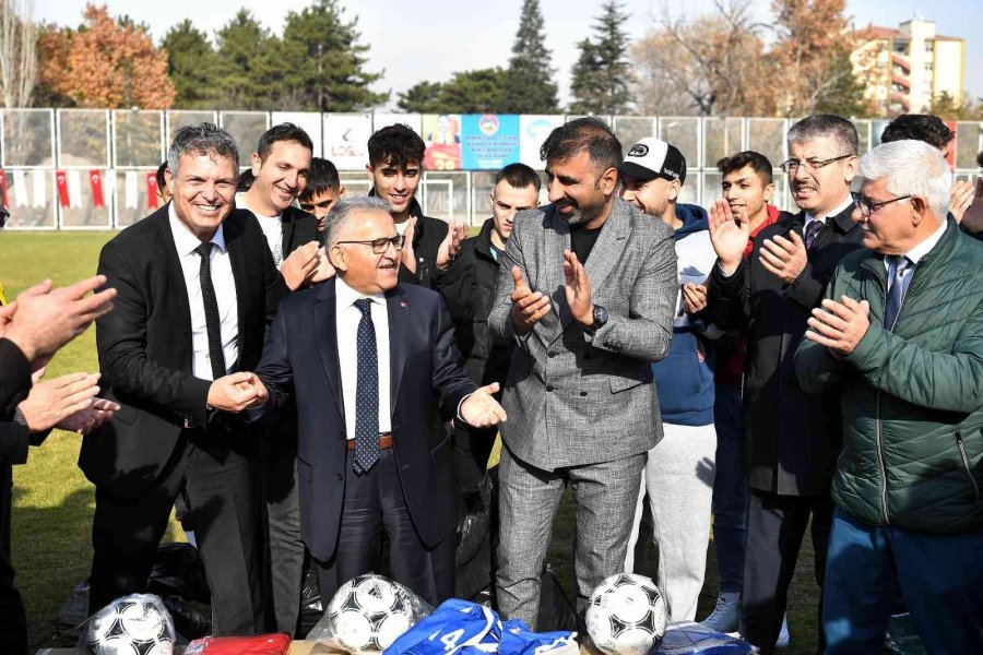 Kayseri Büyükşehir Belediyesi’nden Amatör Kulüplere Malzeme Desteği