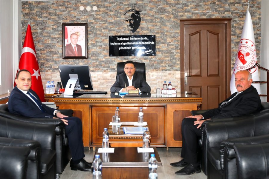 Vali Çiçek İlçe Ziyaretlerine Devam Ediyor