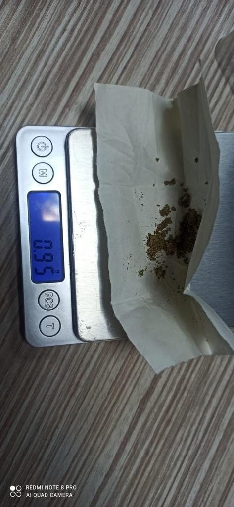 Şüphelenilen Şahsın Üzerinde Peçeteye Sarılı Uyuşturucu Bulundu