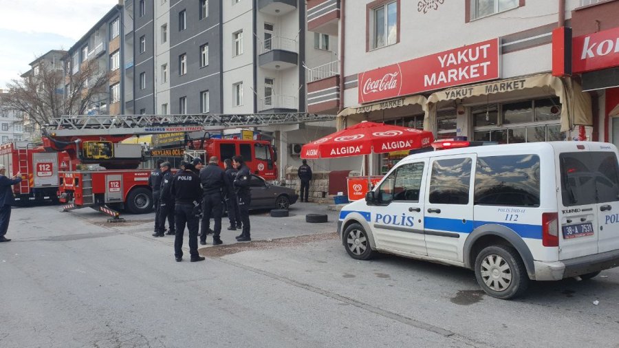 Yaşlı Kadın, Balkonda İple Asılmış Halde Bulundu