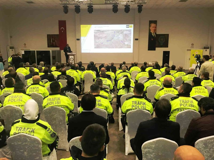 "trafik Birim Amirleri Bölge Değerlendirme Toplantısı" Konya’da Yapıldı