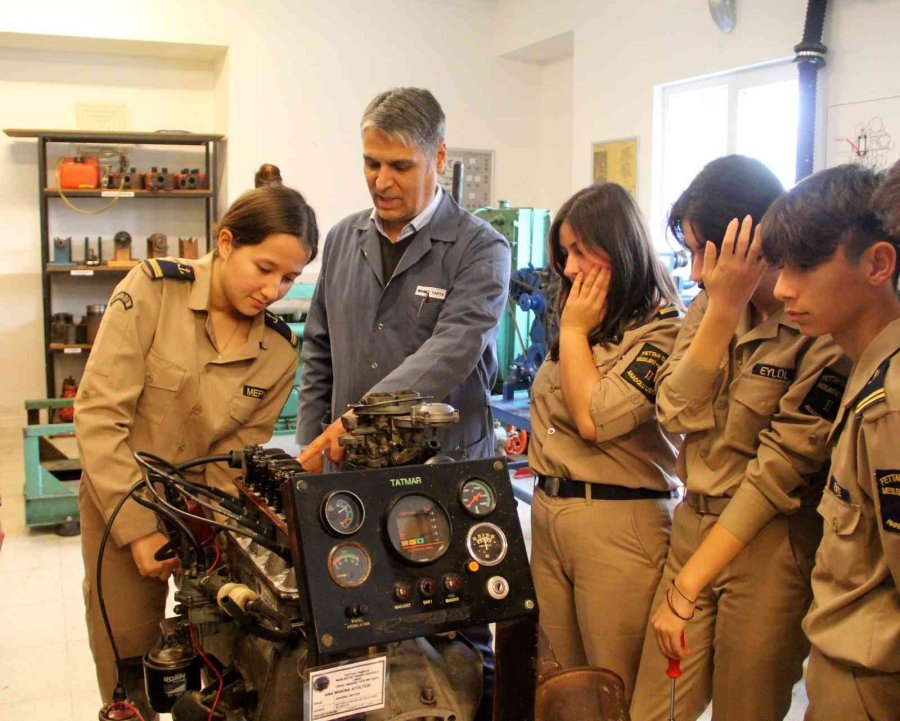 Genç Kızların Yeni Gözdesi Denizcilik