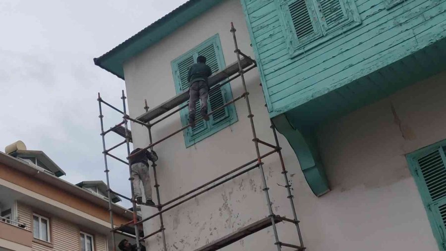 Üç Katlı Eve İskele Kuran İki İşçi Canını Hiçe Saydı