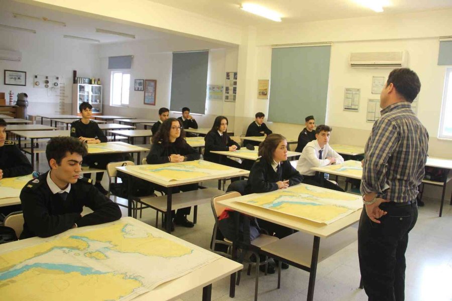 Genç Kızların Yeni Gözdesi Denizcilik